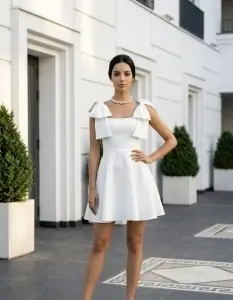 Rochie albă elegantă cu funde pe umeri – rochie scurtă feminină
