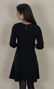 Rochie elegantă neagră cu decolteu pătrat și detaliu cu perle – Croi feminin - Img 3