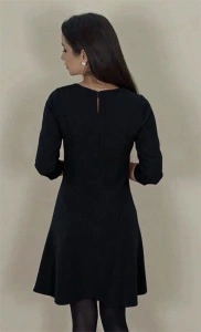 Rochie elegantă neagră cu decolteu pătrat și detaliu cu perle – Croi feminin - Img 3