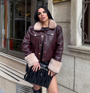 Geacă damă din piele ecologică bordo cu guler și manșete din blană – stil elegant urban
