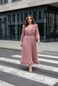 Rochie elegantă roz pudră cu pliuri fine - Img 2