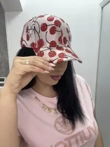 Șapcă damă cu imprimeu cireșe – accesoriu fashion casual reglabil - Img 2