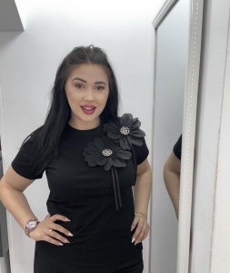 Tricou damă din bumbac cu aplicații florale 3D – confortabil, elegant, disponibil în mai multe culori - Img 4