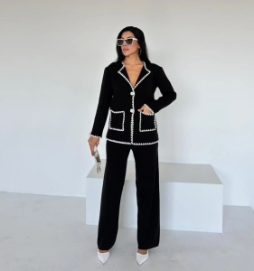 Compleu damă din tricot negru, cu detalii albe