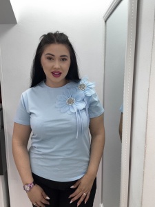 Tricou damă din bumbac cu aplicații florale 3D – confortabil, elegant, disponibil în mai multe culori - Img 2