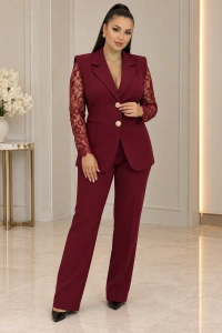 Costum elegant damă burgundy cu mâneci din dantelă