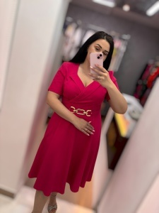 Rochie fucsia cu decolteu în V și curea în talie - Img 2