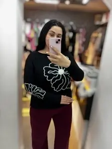 Bluză damă din tricot moale cu imprimeu floral - stil feminin și confortabil