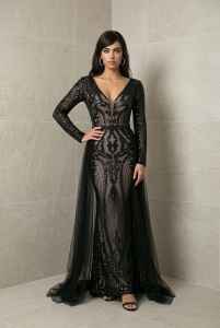 Rochie neagră lungă de seară cu trenă și paiete – eleganță glamour