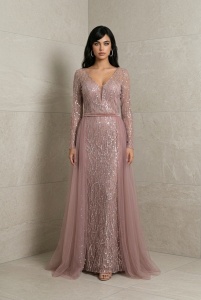 Rochie lungă de seară cu trenă și paiete – eleganță glamour