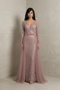 Rochie lungă de seară cu trenă și paiete – eleganță glamour