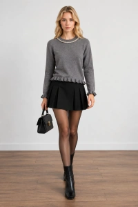 Pulover damă cu volane și detalii elegante la gât