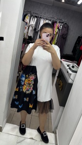 Rochie casual damă cu imprimeu floral și mix de materiale – model lejer, disponibil în mai multe printuri, cu dantelă