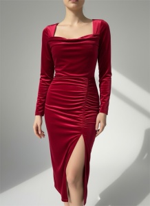 Rochie catifea Rubin Seduction – croială midi și crăpătură senzuală - Img 3