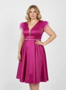 Rochie fucsia cu pene și accesoriu în talie - Img 2