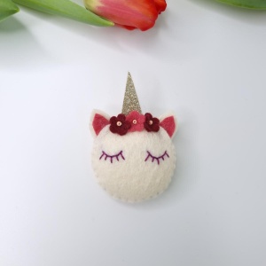 Broșă unicorn
