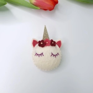 Broșă unicorn