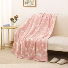 Patura BabyTeo din flannel moale - roz cu stelute - confort si caldura la fiecare atingere - certificat OEKO-TEX