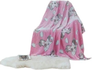 Patura BabyTeo din flannel moale - roz cu unicorn - confort si caldura la fiecare atingere - certificat OEKO-TEX
