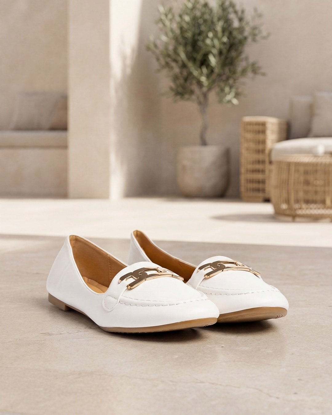 10/0663 極美品 エーフィ 024/080 L2 Mocasini dama albi din piele ecologica Aelia