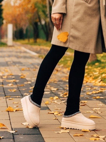 Papuci dama bej deschis din material textil Valtera
