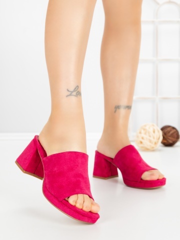 Papuci dama cu toc roz din material textil Mirenia