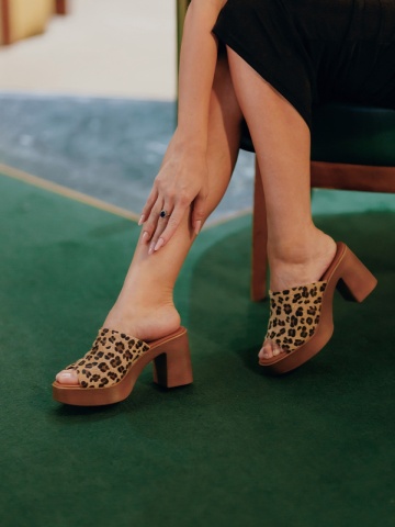 Papuci dama Girlhood leopard din piele intoarsa Anisa