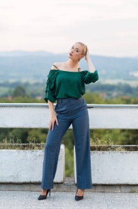 Elegantna bluza sa spuštenim ramenima - Img 4