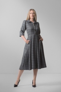 Elegantna karirana midi haljina