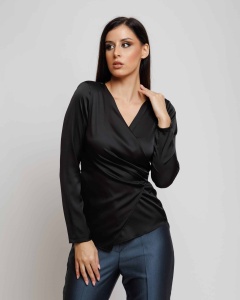 Crna satenska bluza na preklop - Img 2