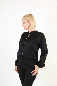 O bluză elegantă pentru femei, croită cu grijă - Img 4