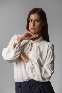 Bluza sa dekorativnim izrezom - Img 3