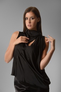 Crna satenska bluza - Img 2