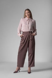 Braon pantalone širokog kroja sa faltama - Img 2