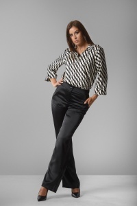 Crne pantalone širokih nogavica