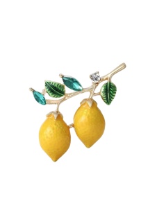 Brosa cu pandantiv Lamai, accesoriu pentru tinute si rochii, 3.5 x 4 cm, culoarea galben si auriu