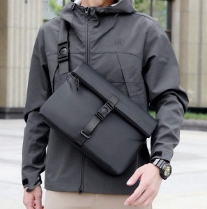 Geanta de umar barbati tip crossbody, multifunctionala, ideala pentru utilizare zilnica, 33 x 8 x 24 cm, culoarea negru - Img 2