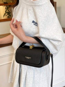 Mini geanta dreptunghiulara cu maner crossbody, design minimalist elegant, capacitate mare, dimensiuni 10 x 20 cm, culoarea negru - Img 4