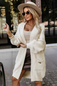 Cardigan supradimensionat la modă, cu broșă decorativă și buzunare practice - bej