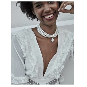 Colier choker din perle albe faux pentru femei, model la baza gatului cu pandantiv perla, model B, culoarea alb - Img 3