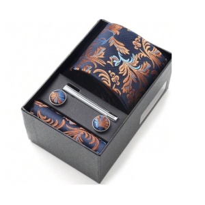 Set pentru barbati, include cravata, batista de buzunar, butoni, clema de cravata in design clasic, culoarea albastru si maro, The Casius.®