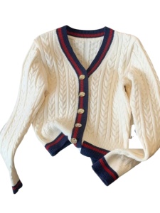 Cardigan tricotat cu nasturi aurii pentru dama, alb cu rever bleumarin