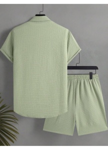 Set barbati vara camasa maneca scurta, inchidere cu nasturi si pantaloni scurti cu buzunare oblice, uni, verde - Img 4