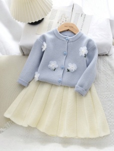 Set pentru fetite din acril, fusta si bluza cu nasturi, model Flori albe, culoarea bleu - Img 2