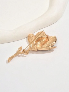 Brosa vintage emailata, model Floarea de magnolie, 8 x 5.1 cm - Img 4