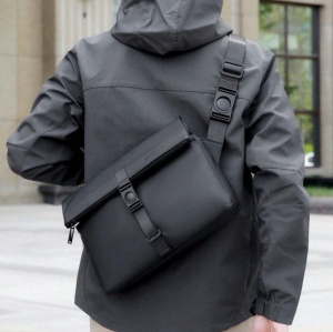 Geanta de umar barbati tip crossbody, multifunctionala, ideala pentru utilizare zilnica, 33 x 8 x 24 cm, culoarea negru - Img 3