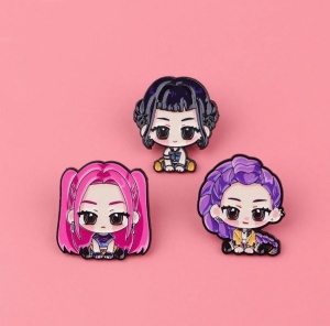 Set de 3x pin pentru rever, geci, genti, model fete asemanatoare Huntrix