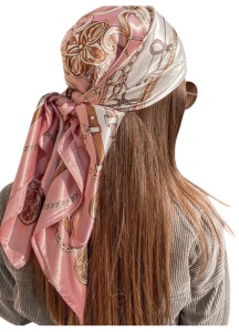 Esarfa bandana pentru femei cu imprimeu vintage, textura satinata, potrivita pentru purtare zilnica si de petrecere, 90x90 cm, roz si alb