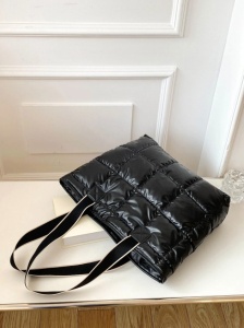 Geanta Shopper matlasata cu portofel, dimensiuni 38x10x36 cm, culoarea negru - Img 5