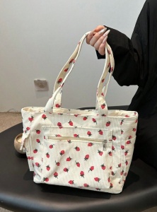 Geanta tote cu fermoar, material textura raiata, model Capsuni, 33.5x9.5x31x23.5 cm, culoarea alb - Img 5